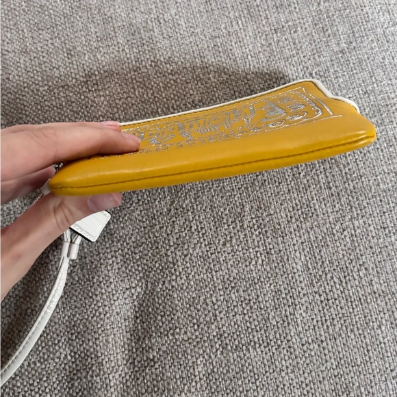 Coach Poppy Wristlet Yellow - Picture 4 of 4